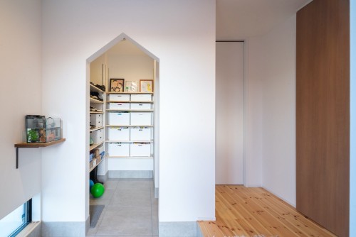 ルポハウス一級建築士事務所の注文住宅「帰宅するのが楽しくなるおしゃれなシューズスペース」