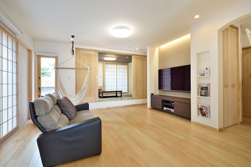 敷島住宅の注文住宅「自然を感じられて利便性も高い家」