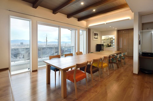 敷島住宅の注文住宅「京都の街並みを見渡せる広々としたリビング」